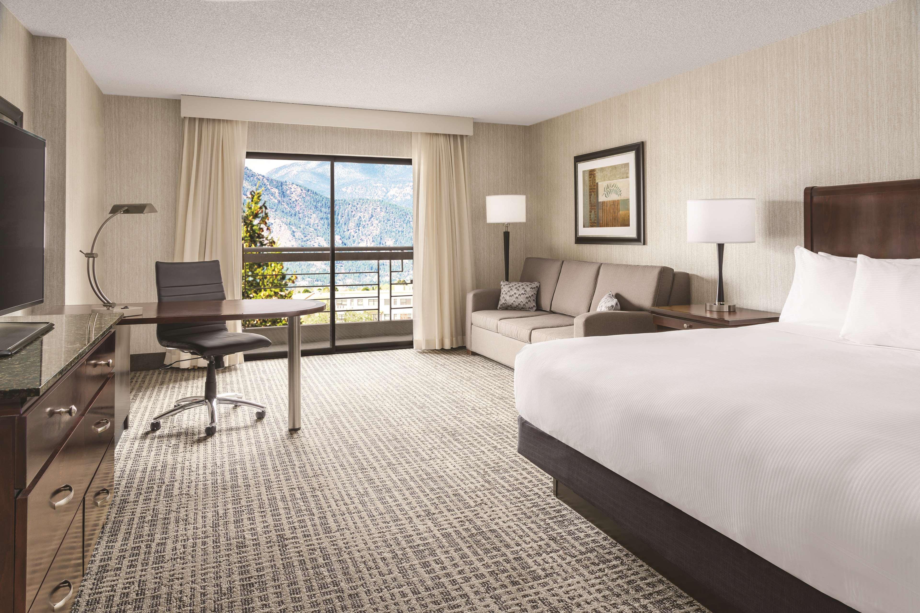 Doubletree By Hilton Colorado Springs Ξενοδοχείο Εξωτερικό φωτογραφία