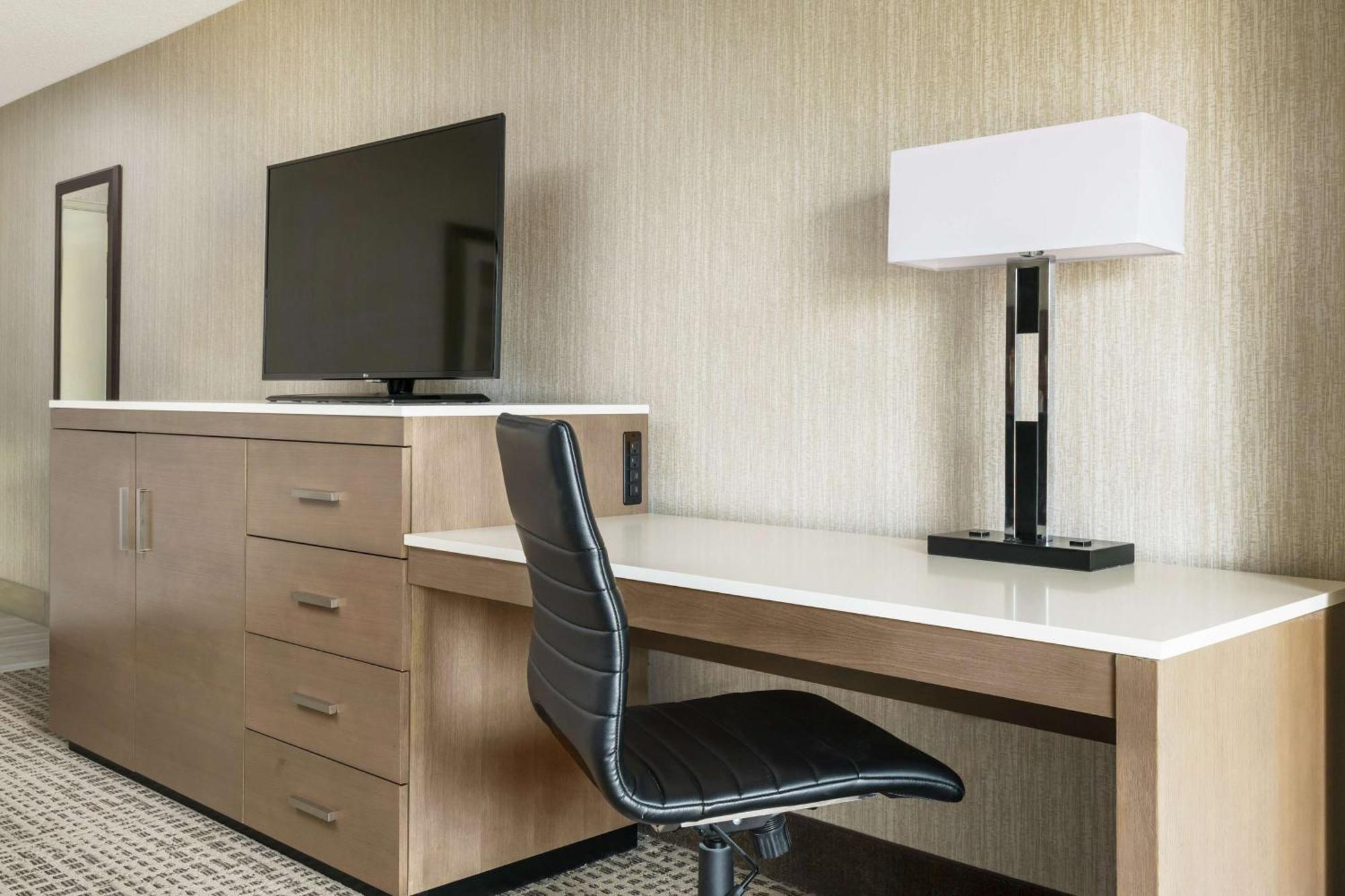 Doubletree By Hilton Colorado Springs Ξενοδοχείο Εξωτερικό φωτογραφία