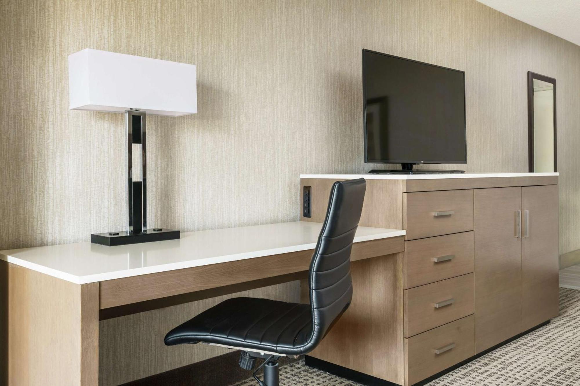 Doubletree By Hilton Colorado Springs Ξενοδοχείο Εξωτερικό φωτογραφία