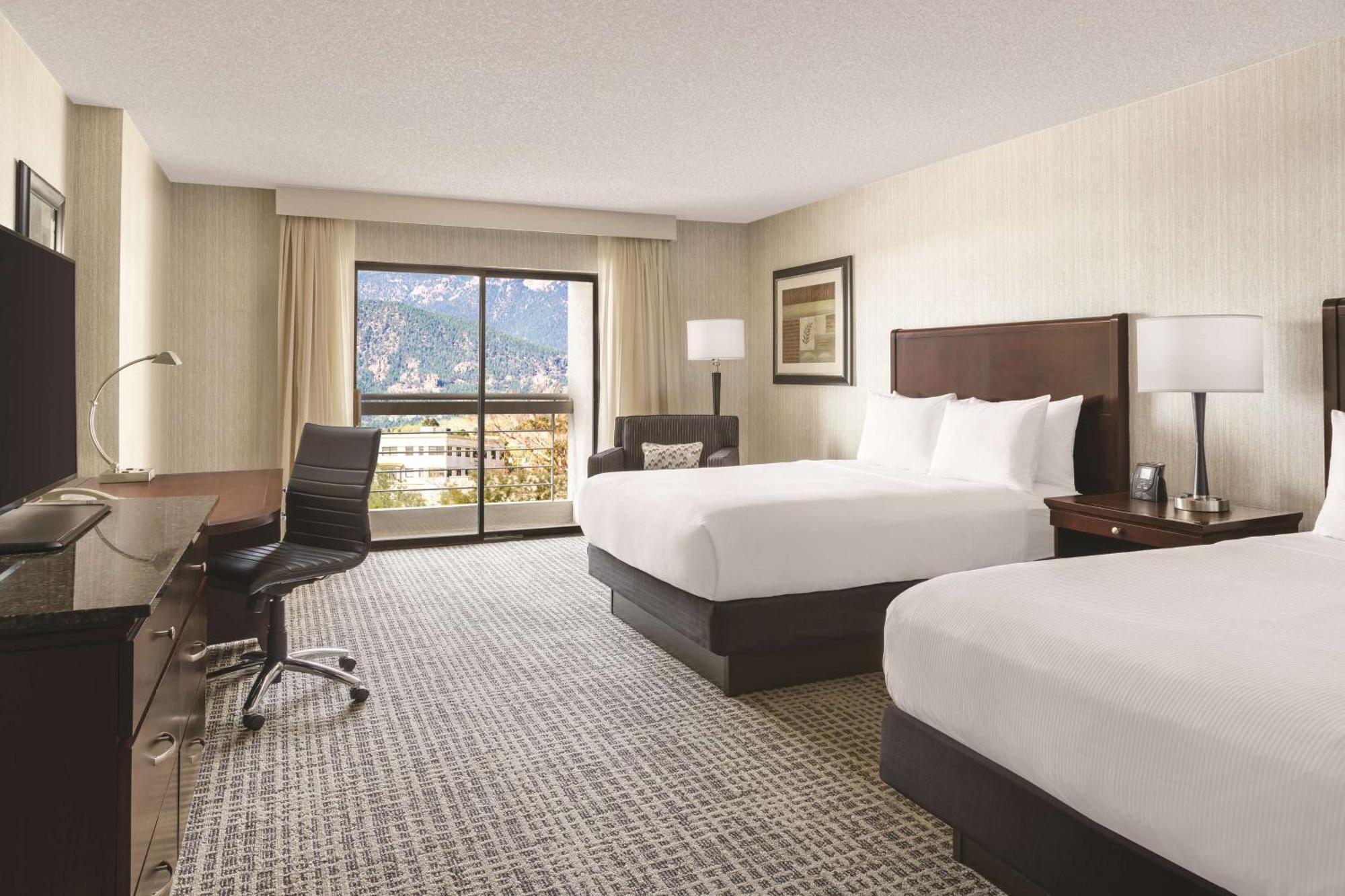 Doubletree By Hilton Colorado Springs Ξενοδοχείο Εξωτερικό φωτογραφία