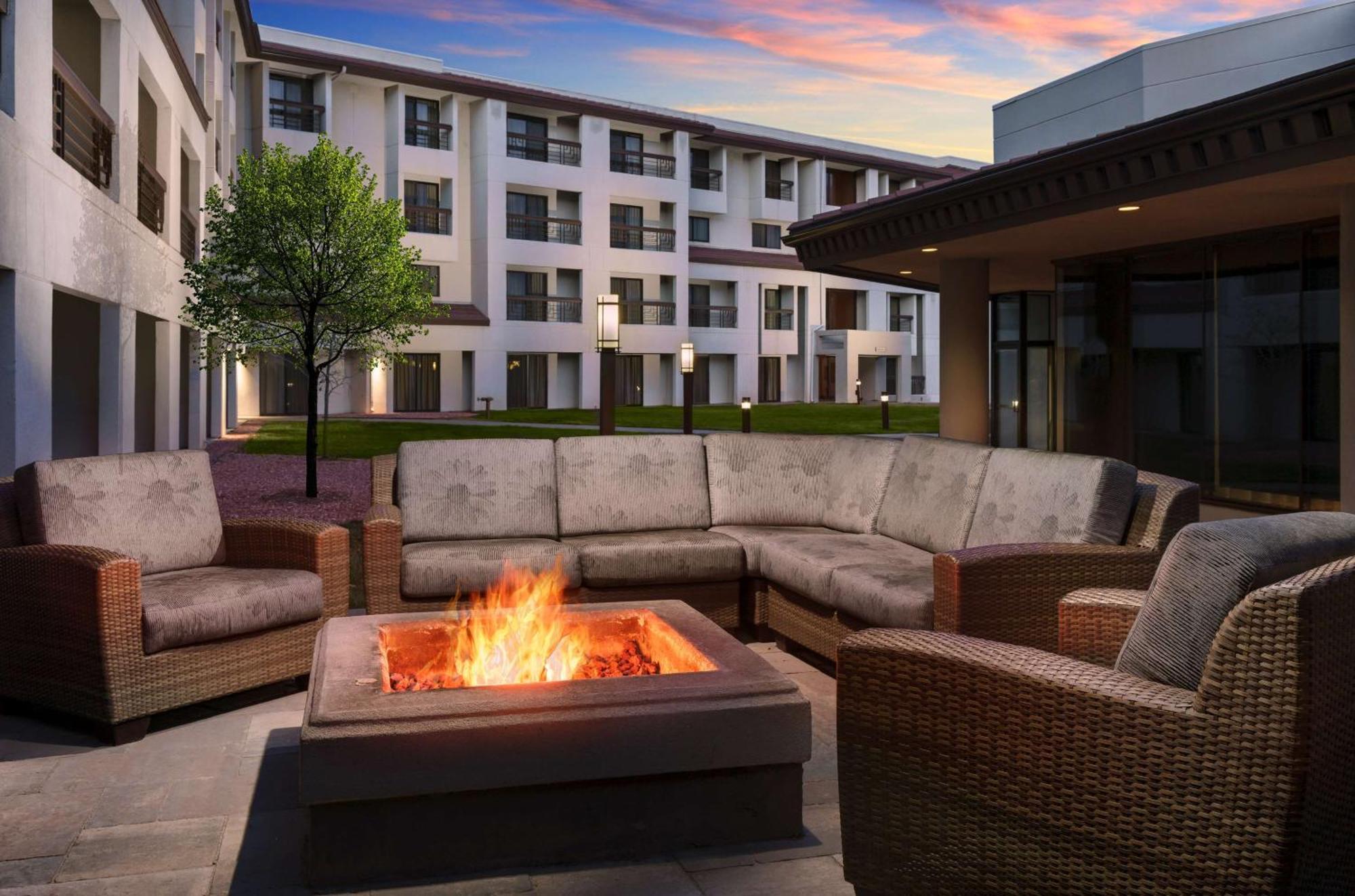 Doubletree By Hilton Colorado Springs Ξενοδοχείο Εξωτερικό φωτογραφία